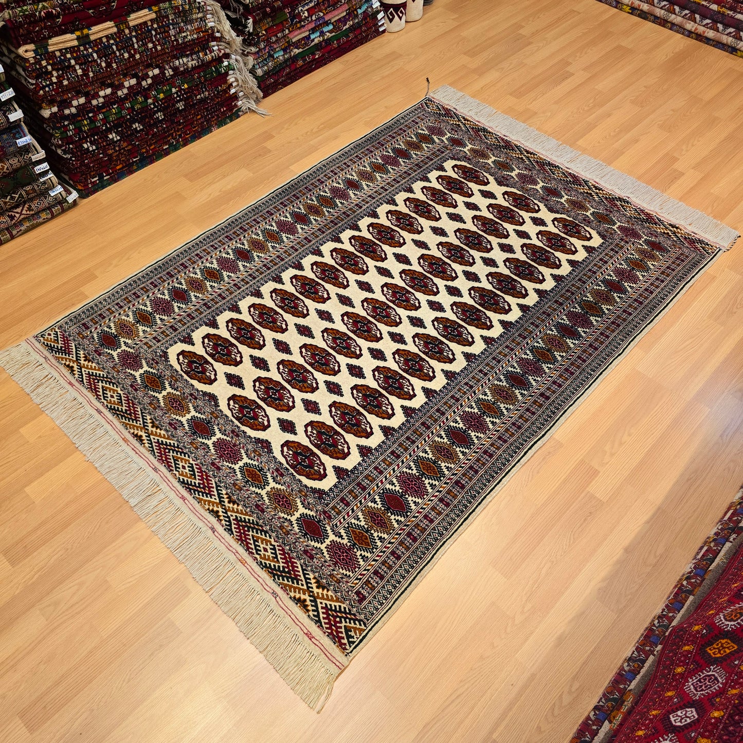 Turkmen Tekke Wool Rug 150x200 cm (5' x 7' ft) Beige