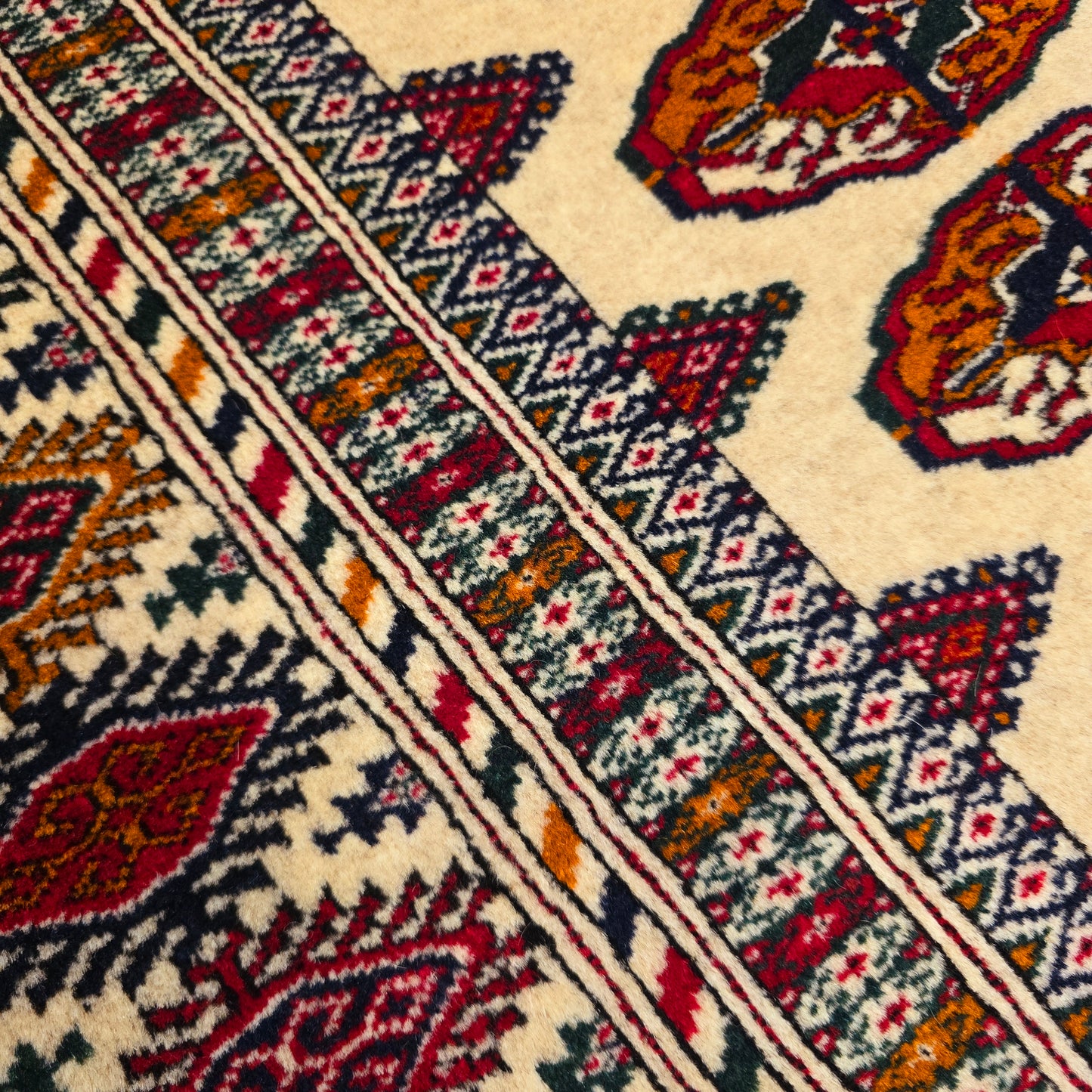 Turkmen Tekke Wool Rug 150x200 cm (5' x 7' ft) Beige