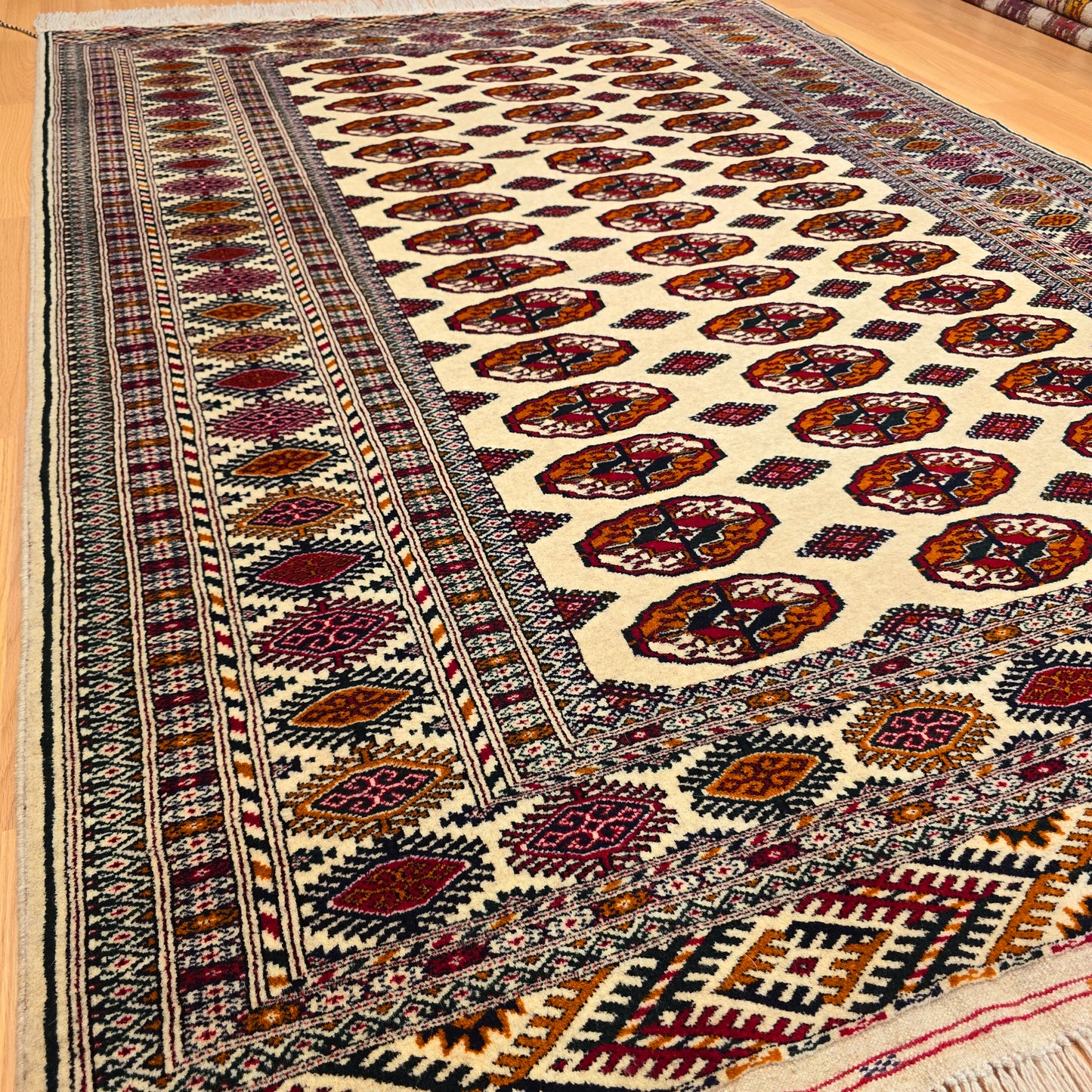 Turkmen Tekke Wool Rug 150x200 cm (5' x 7' ft) Beige