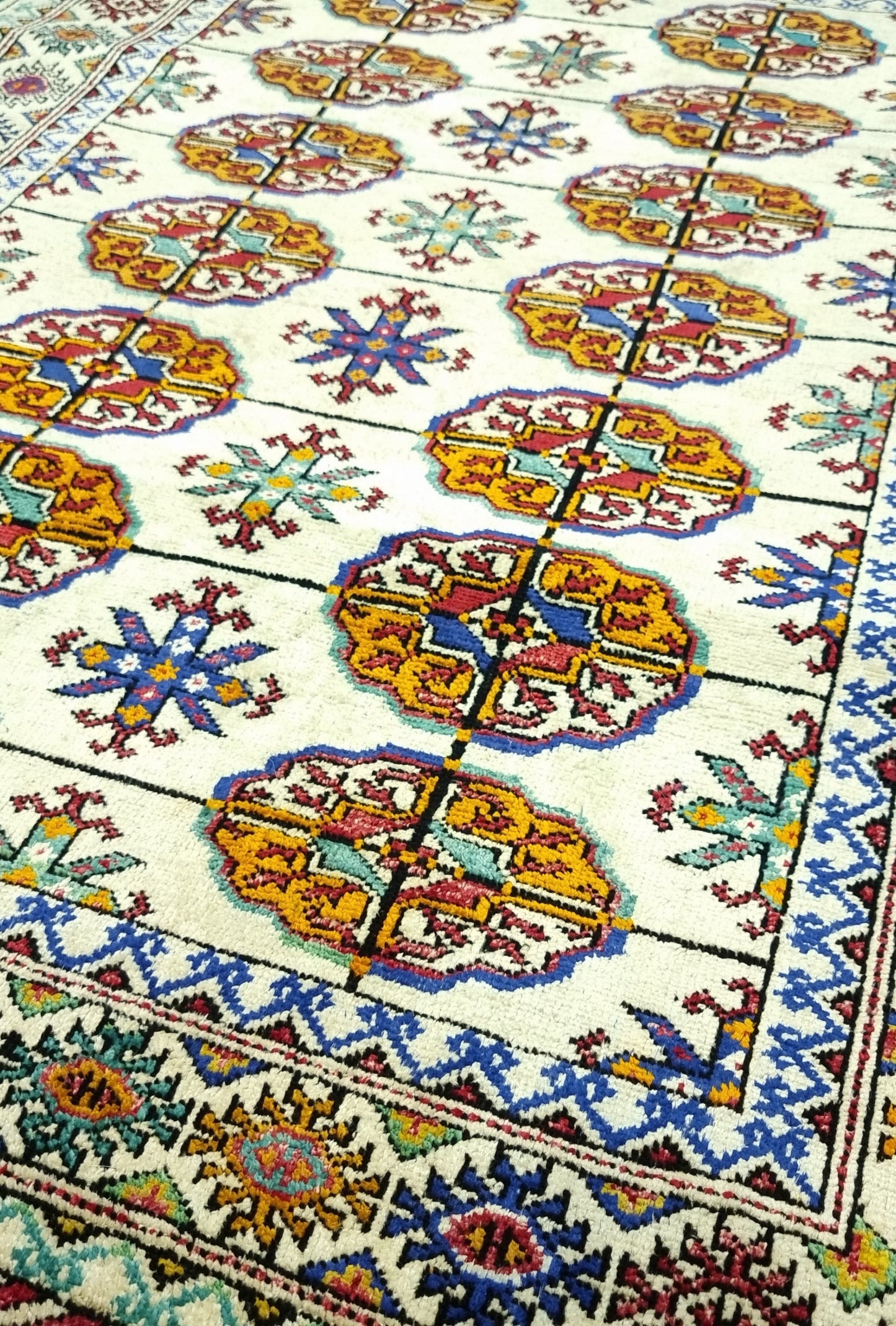 Handmade Turkoman Tekke Silk Rug 84 x 120 cm (3'x4' ft) Beige