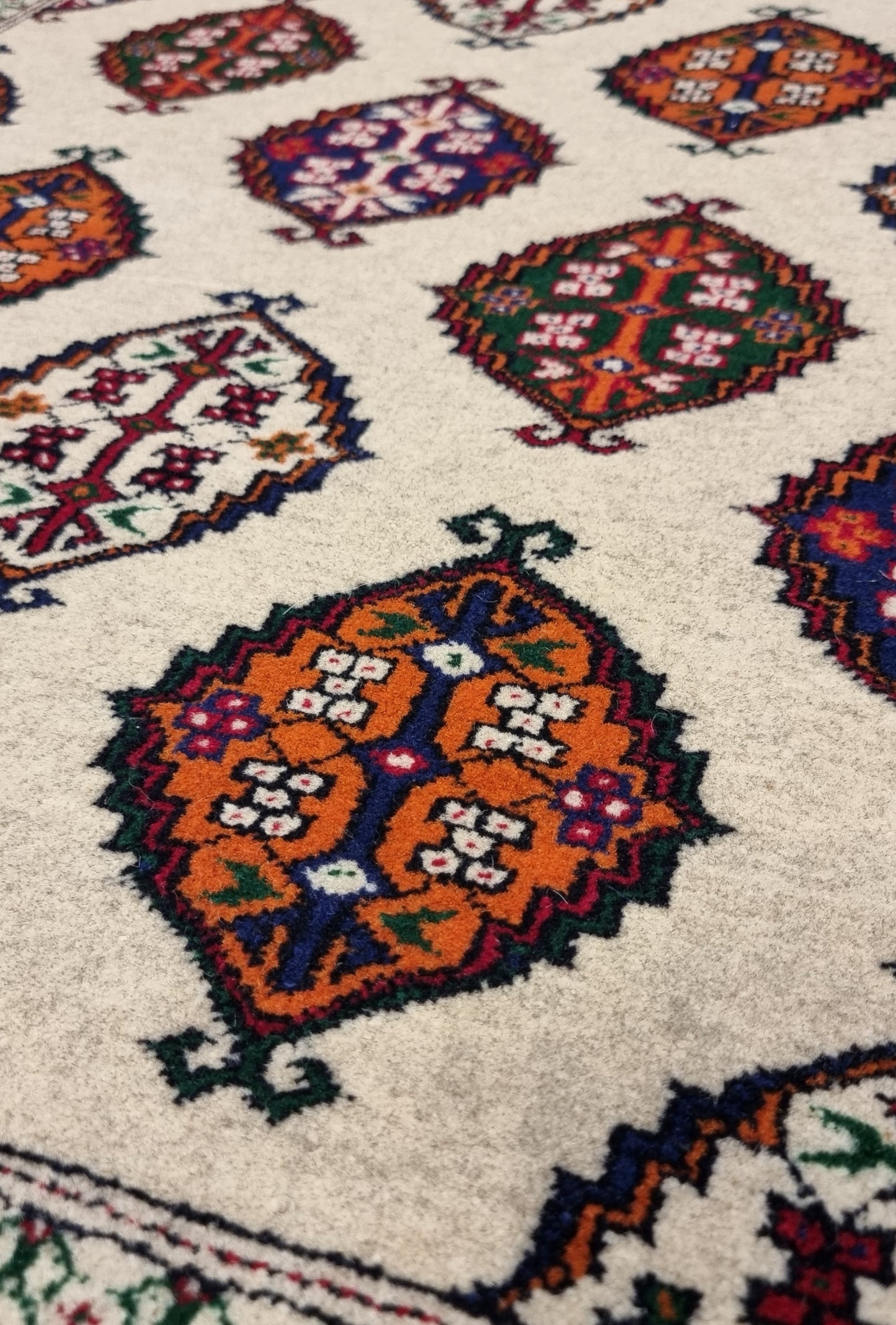 Turkoman Chaodor Oertmen Wool Rug 84x124 cm (3'x4' ft) Beige