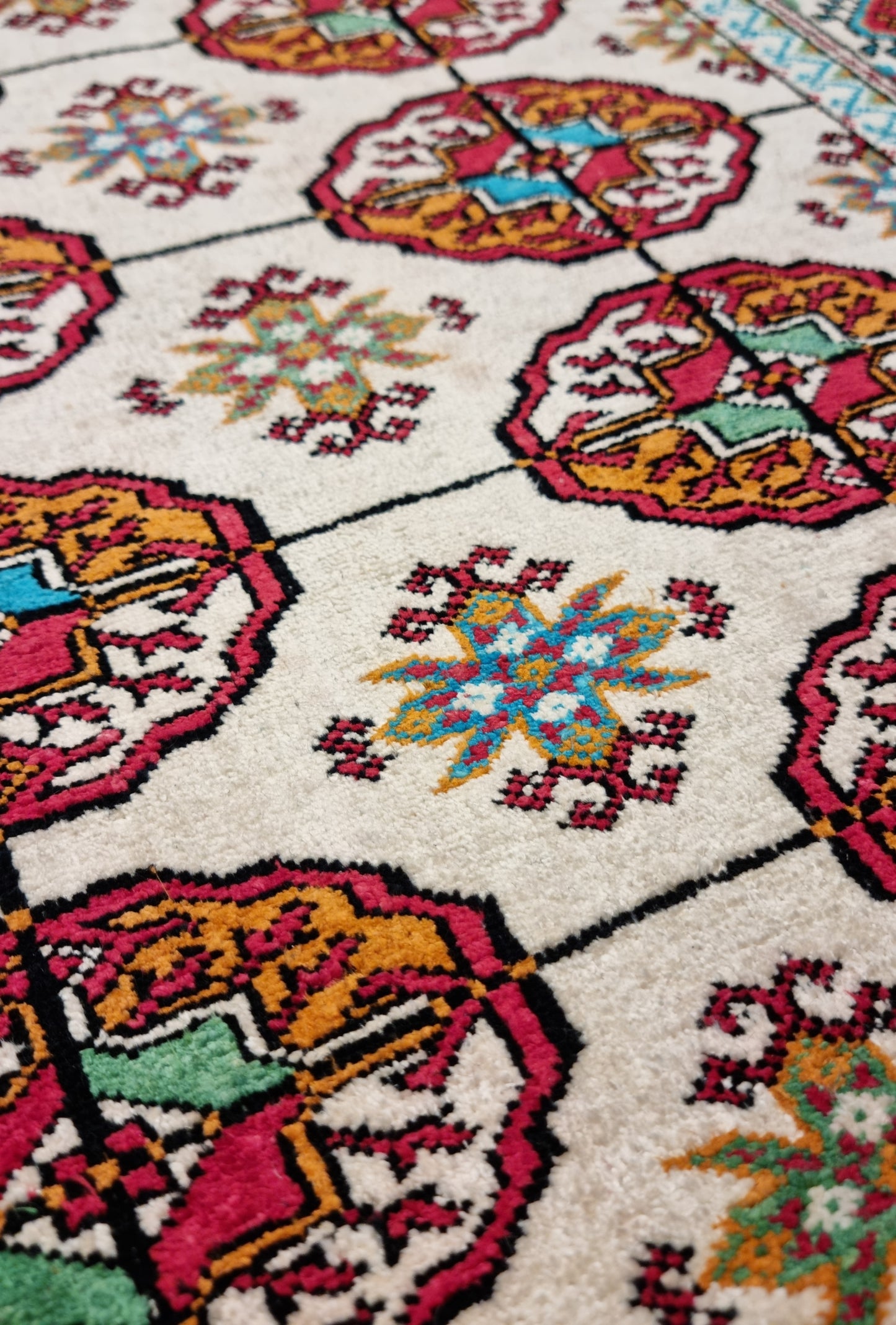 Handmade Turkoman Tekke Silk Rug 74 x 130 cm (3'x5' ft) Beige