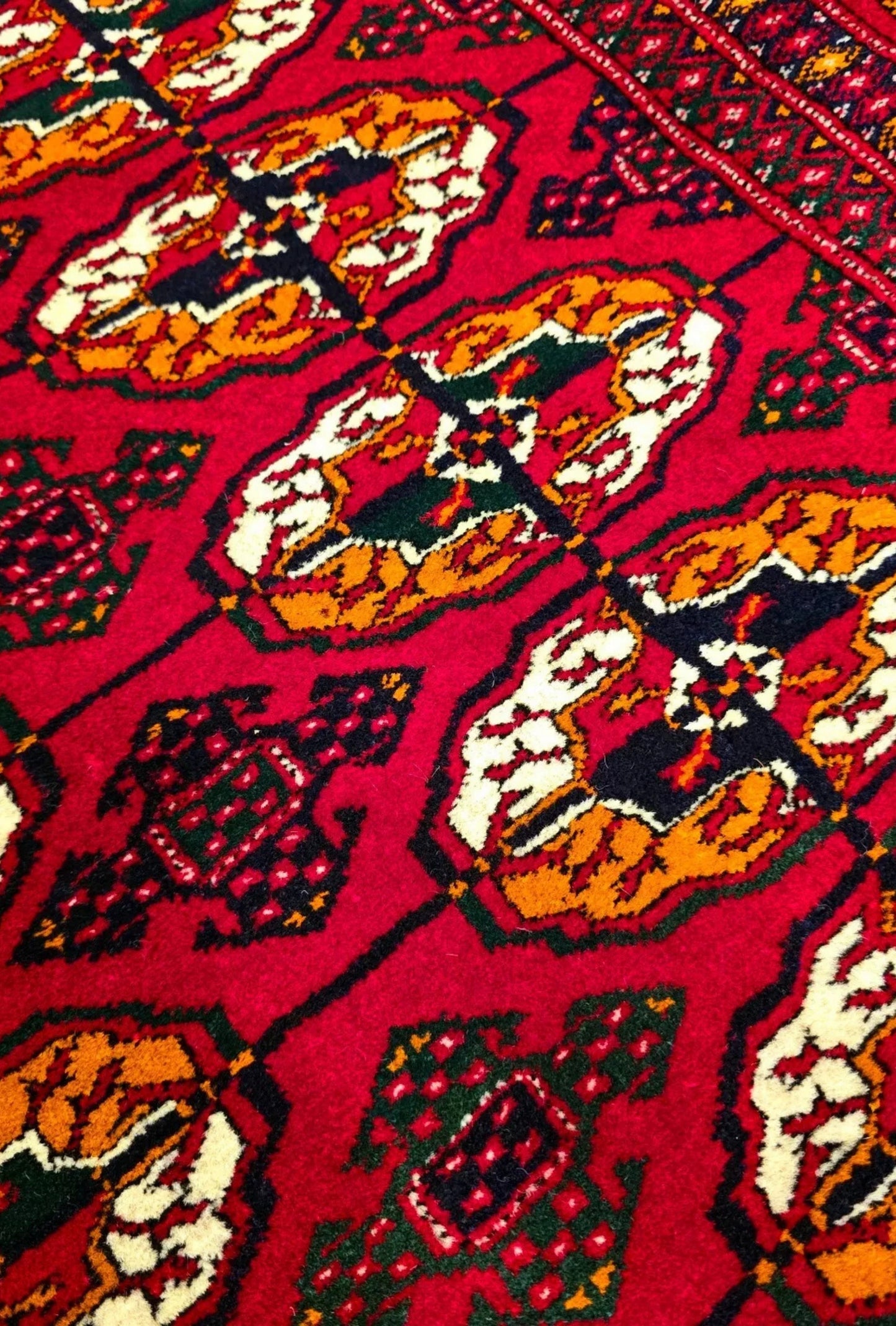 Turkoman Rug Handknotted Oriental Wool Rug 143 x 235cm (4.7' x 7.6' ft) Red