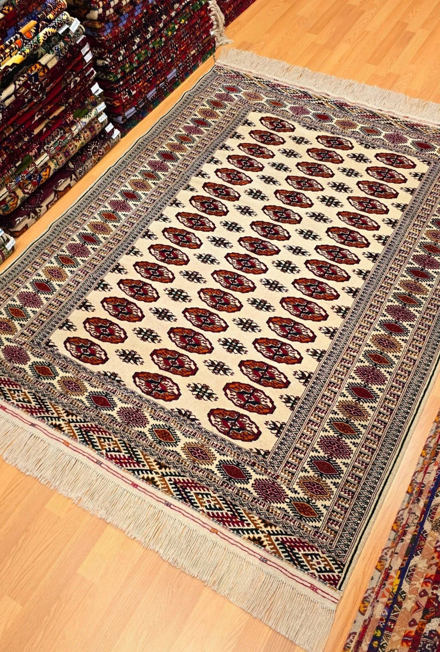 Türkmen Halısı El Dokuma Yün Halı 153 x 200cm (5' x 7' ft) Bej