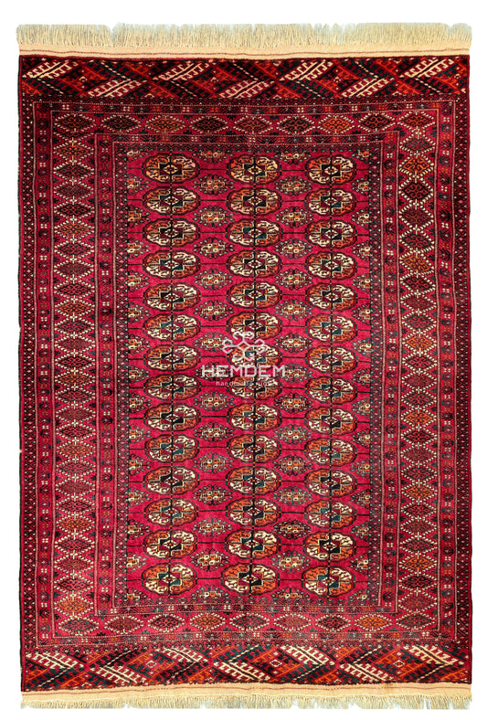 Vintage Turkmen Rug Handknotted Wool Rug 137 x 194cm (5' x 7' ft) Red