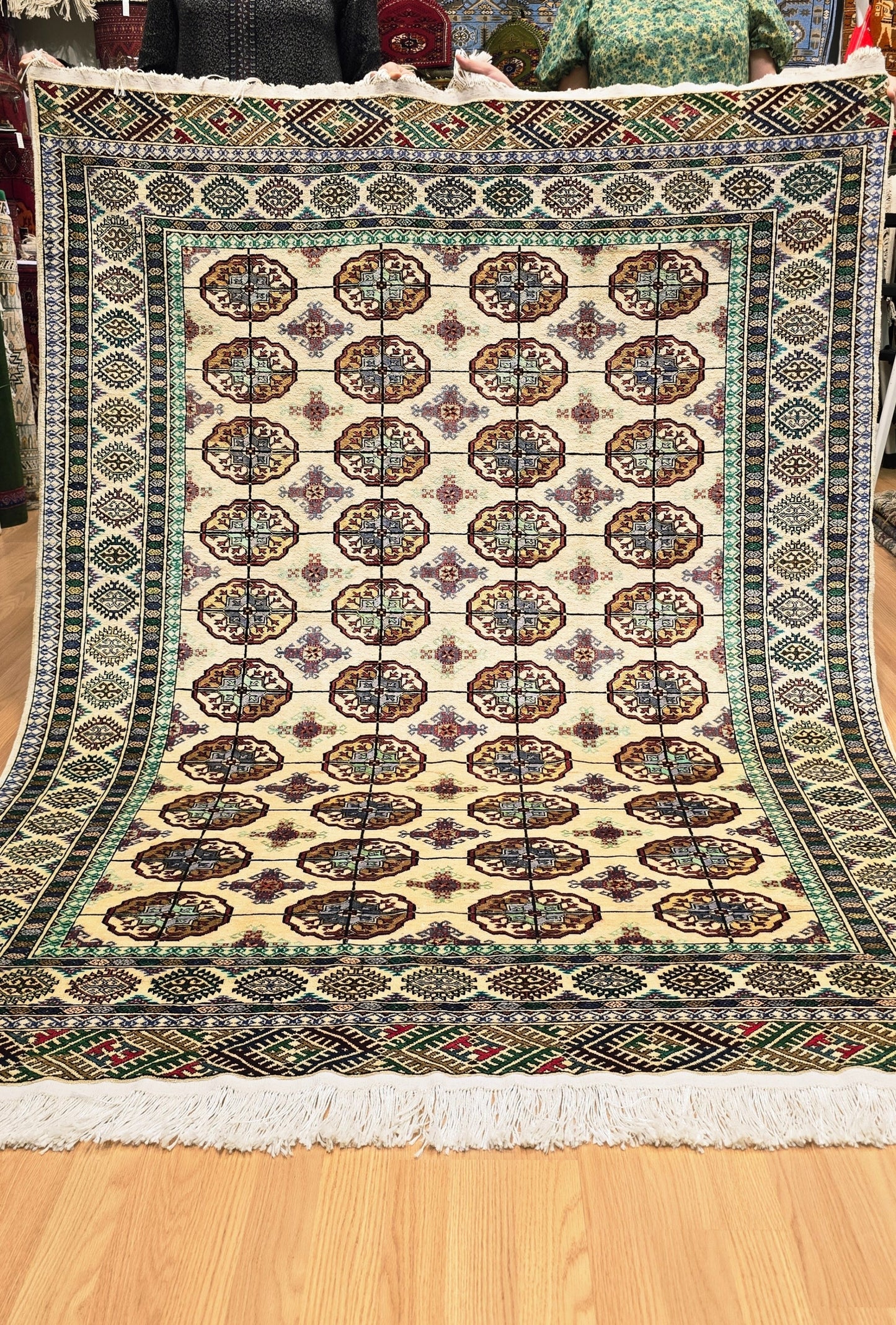 Handmade Turkoman Oriental Tekke Silk Rug 153 x 205 cm (5'x 7' ft) Beige