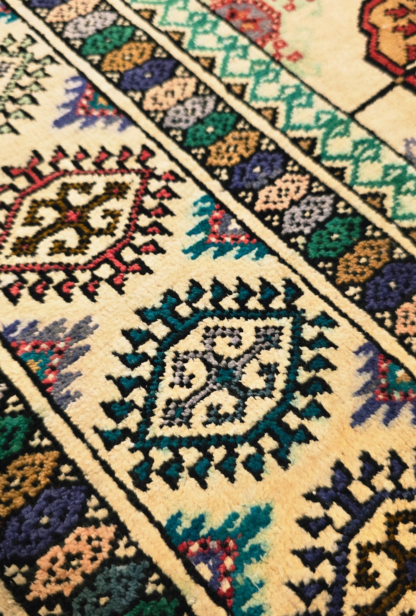 Handmade Turkoman Oriental Tekke Silk Rug 153 x 205 cm (5'x 7' ft) Beige