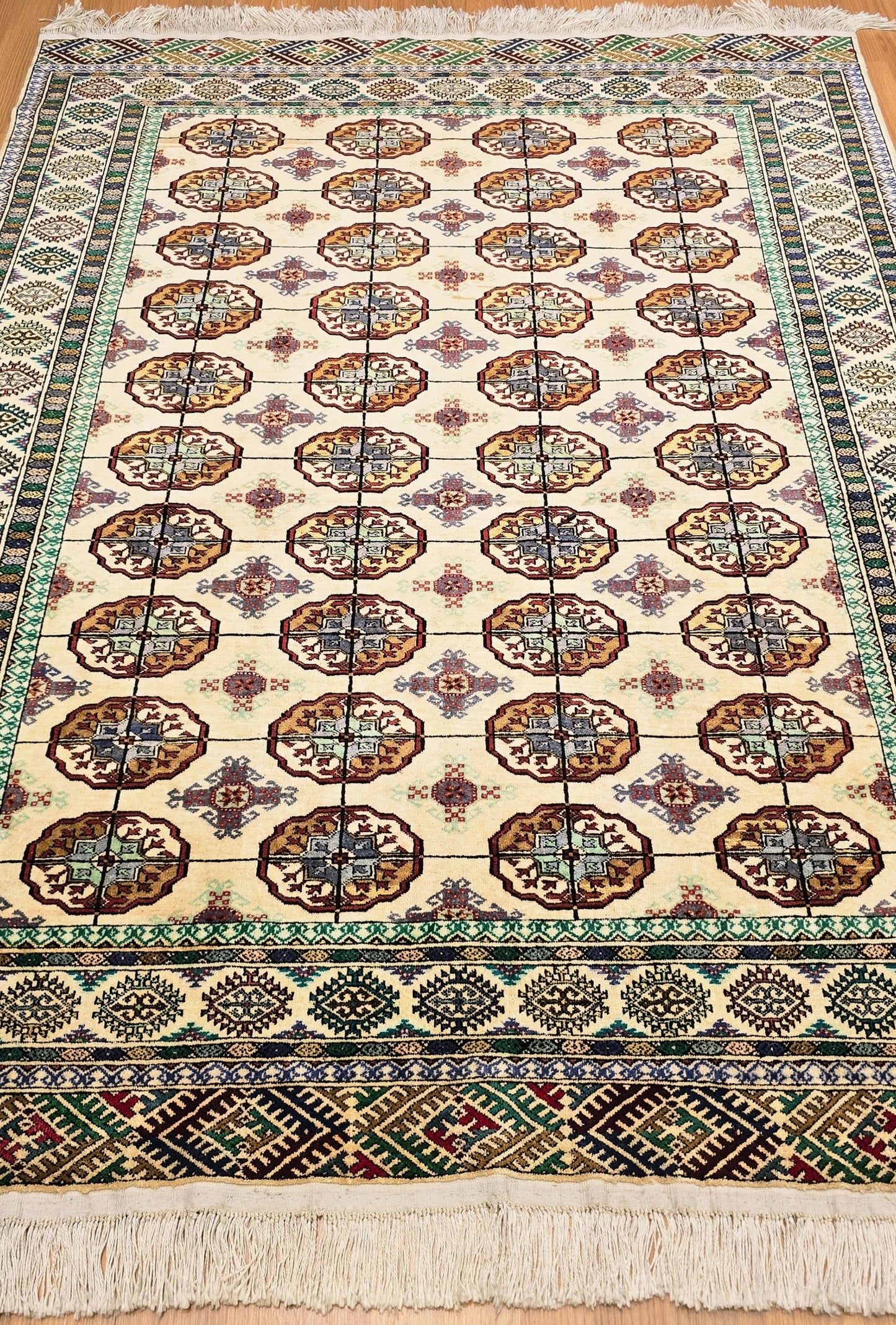 Handmade Turkoman Oriental Tekke Silk Rug 153 x 205 cm (5'x 7' ft) Beige