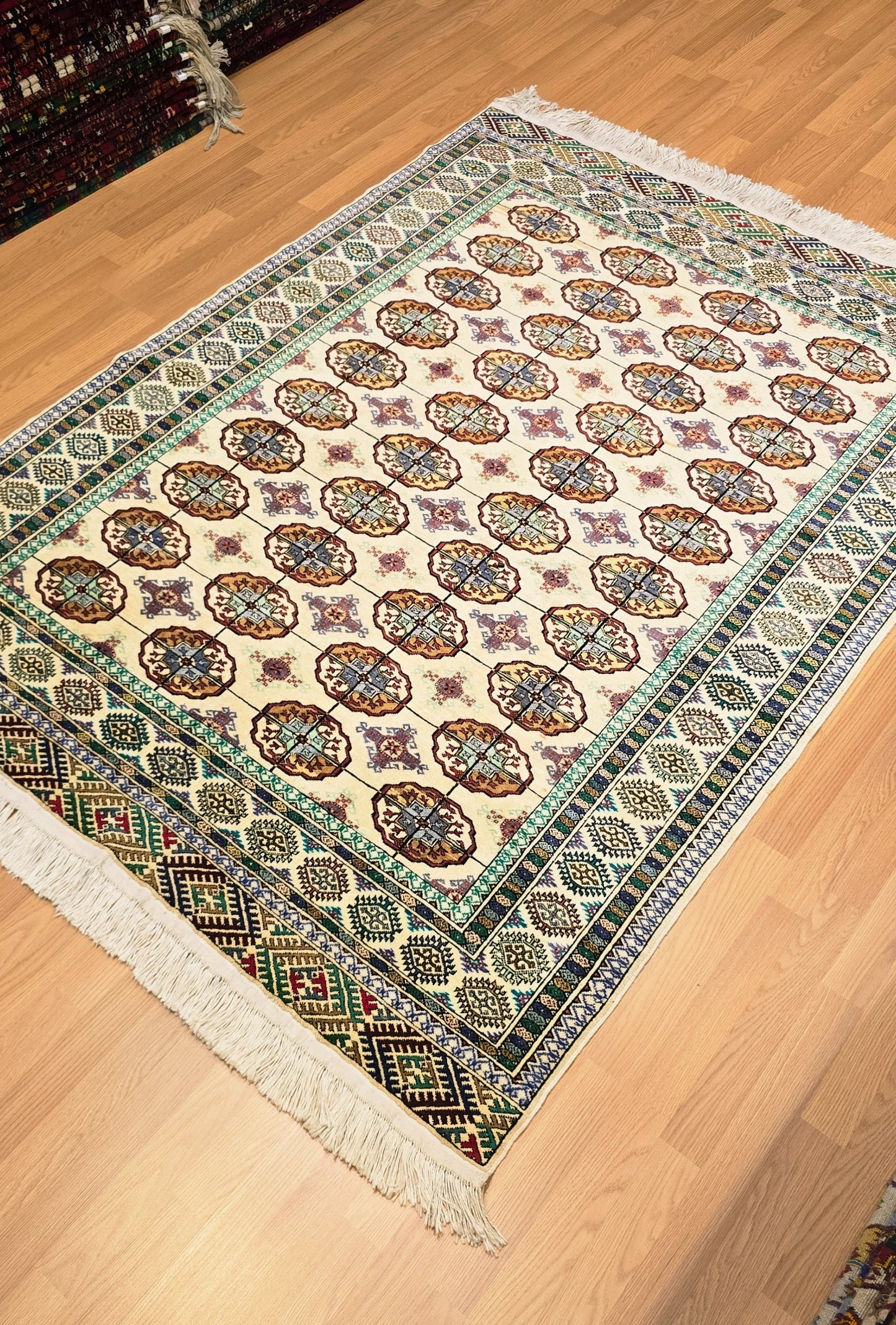 Handmade Turkoman Oriental Tekke Silk Rug 153 x 205 cm (5'x 7' ft) Beige