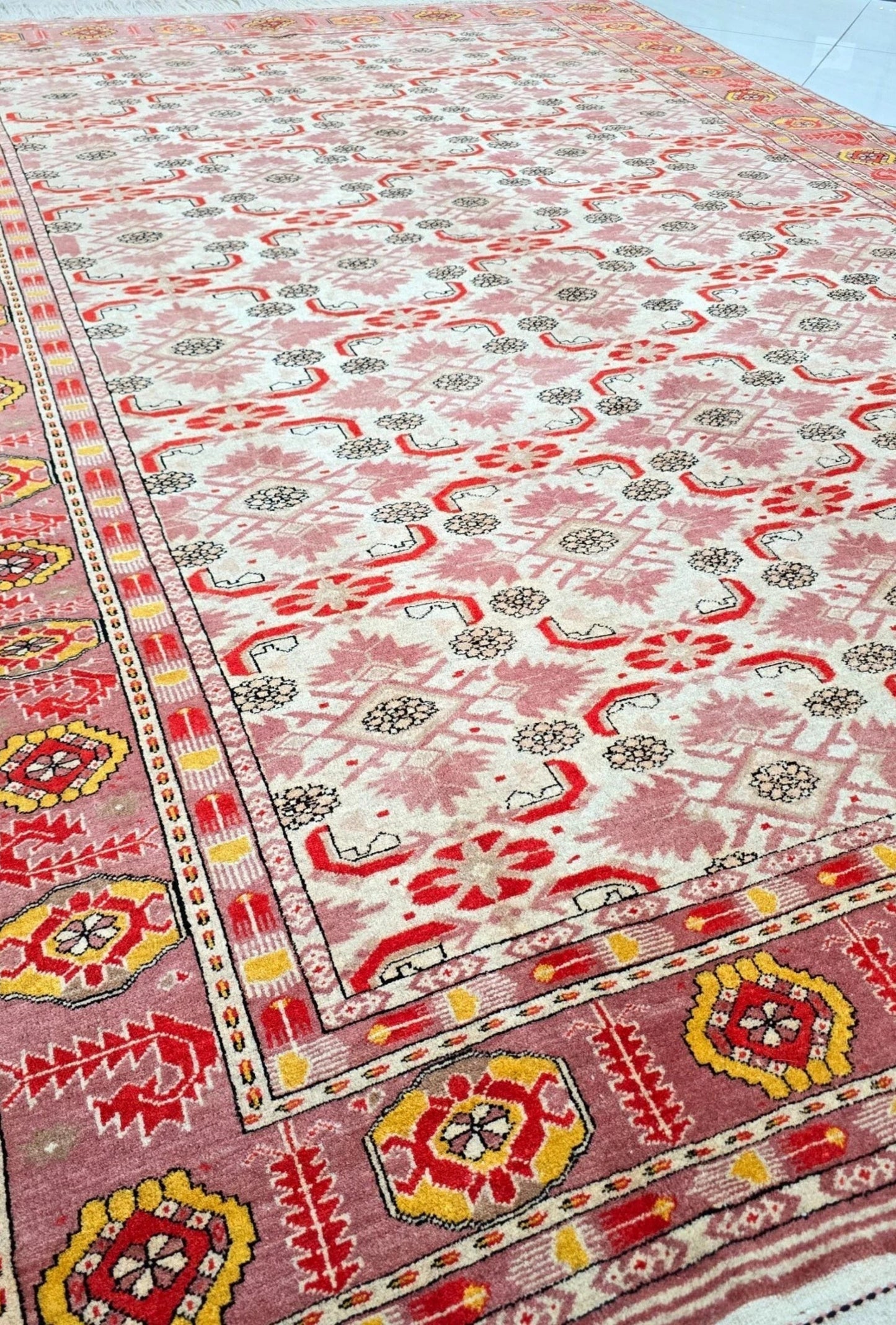 Ersari Beshir Handknotted Wool Rug 200x300cm (7' x 10' ft) Beige