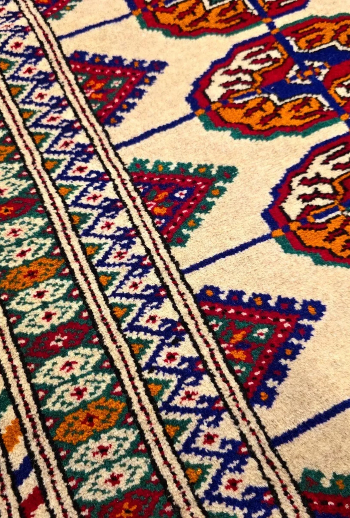 Hand Knotted Bukhara Beige Wool Area Rug - Turkoman Carpet 200 x 300cm (7' x 10' ft) Beige