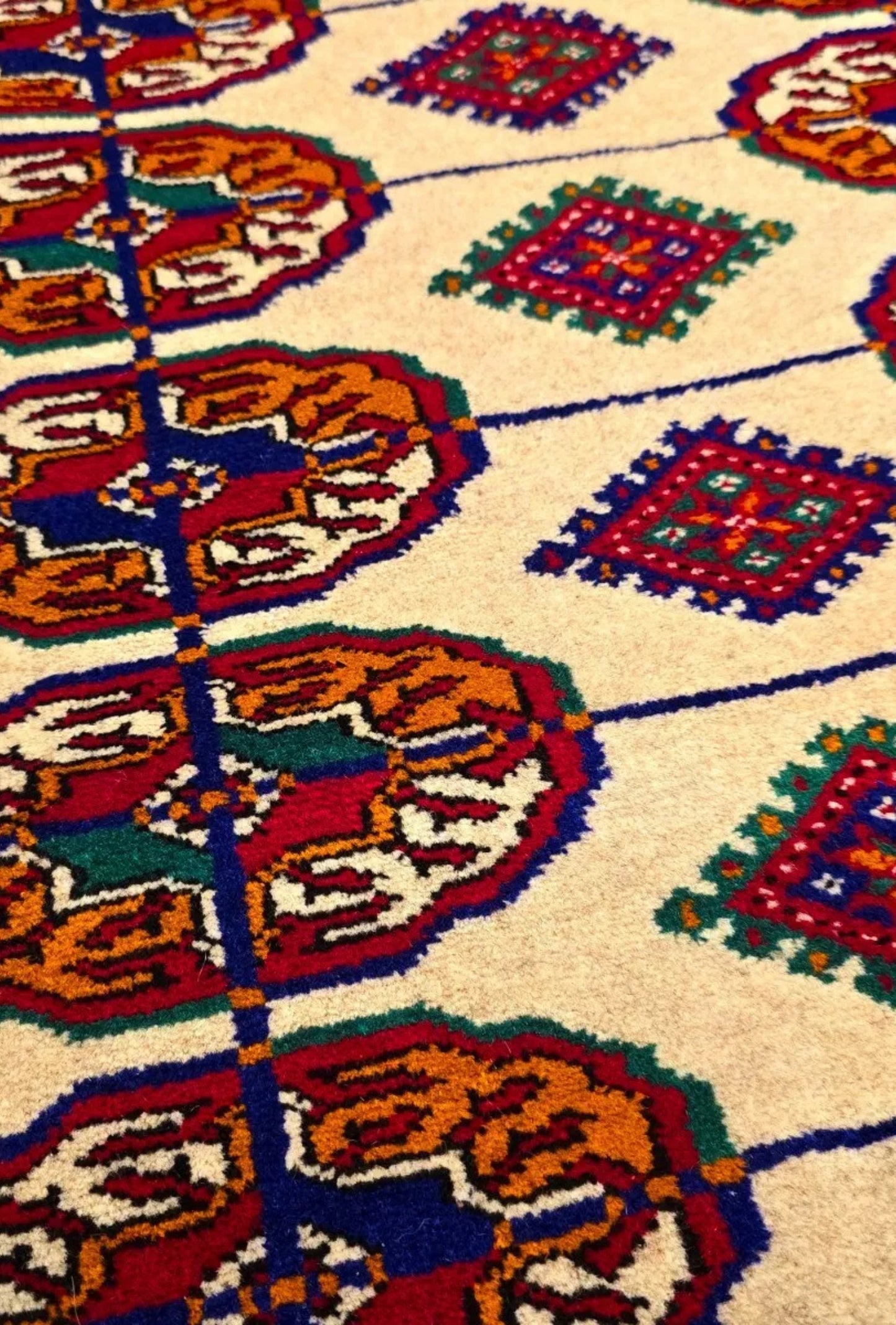 Hand Knotted Bukhara Beige Wool Area Rug - Turkoman Carpet 200 x 300cm (7' x 10' ft) Beige