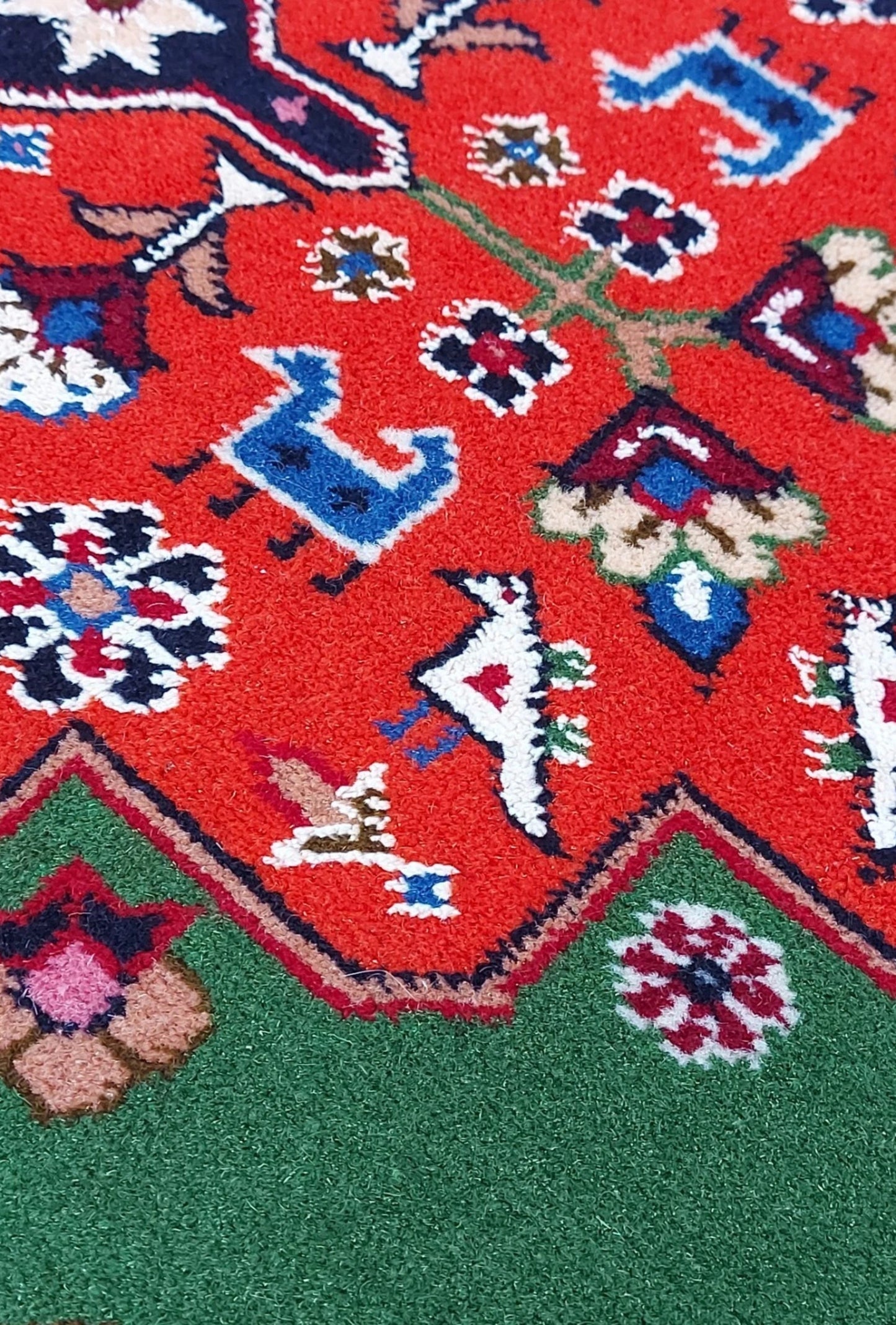 Persian Rug Heriz Handknotted Wool Rug 136 x 200cm (4.5' x 6.5' ft) Green