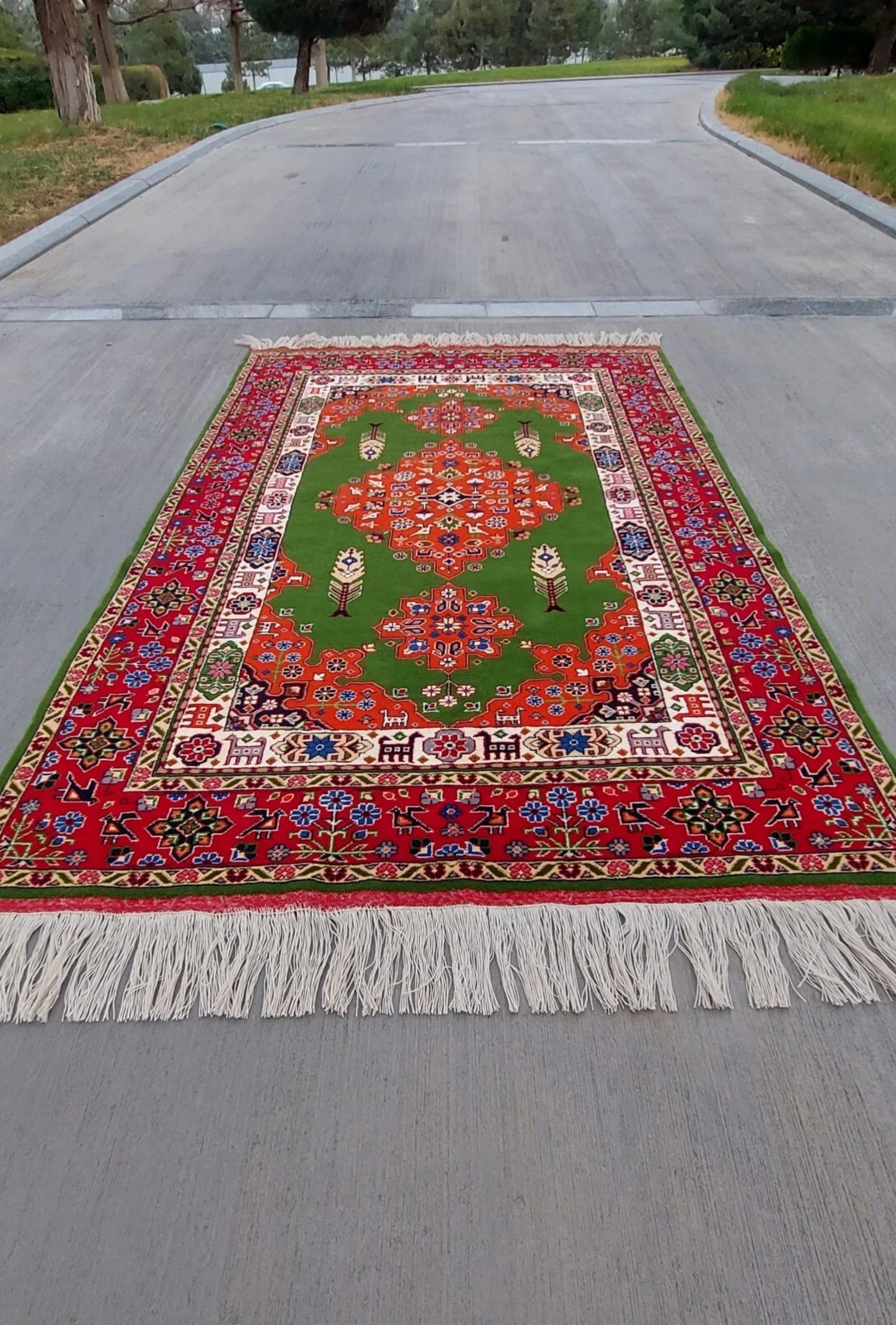 Persian Rug Heriz Handknotted Wool Rug 136 x 200cm (4.5' x 6.5' ft) Green