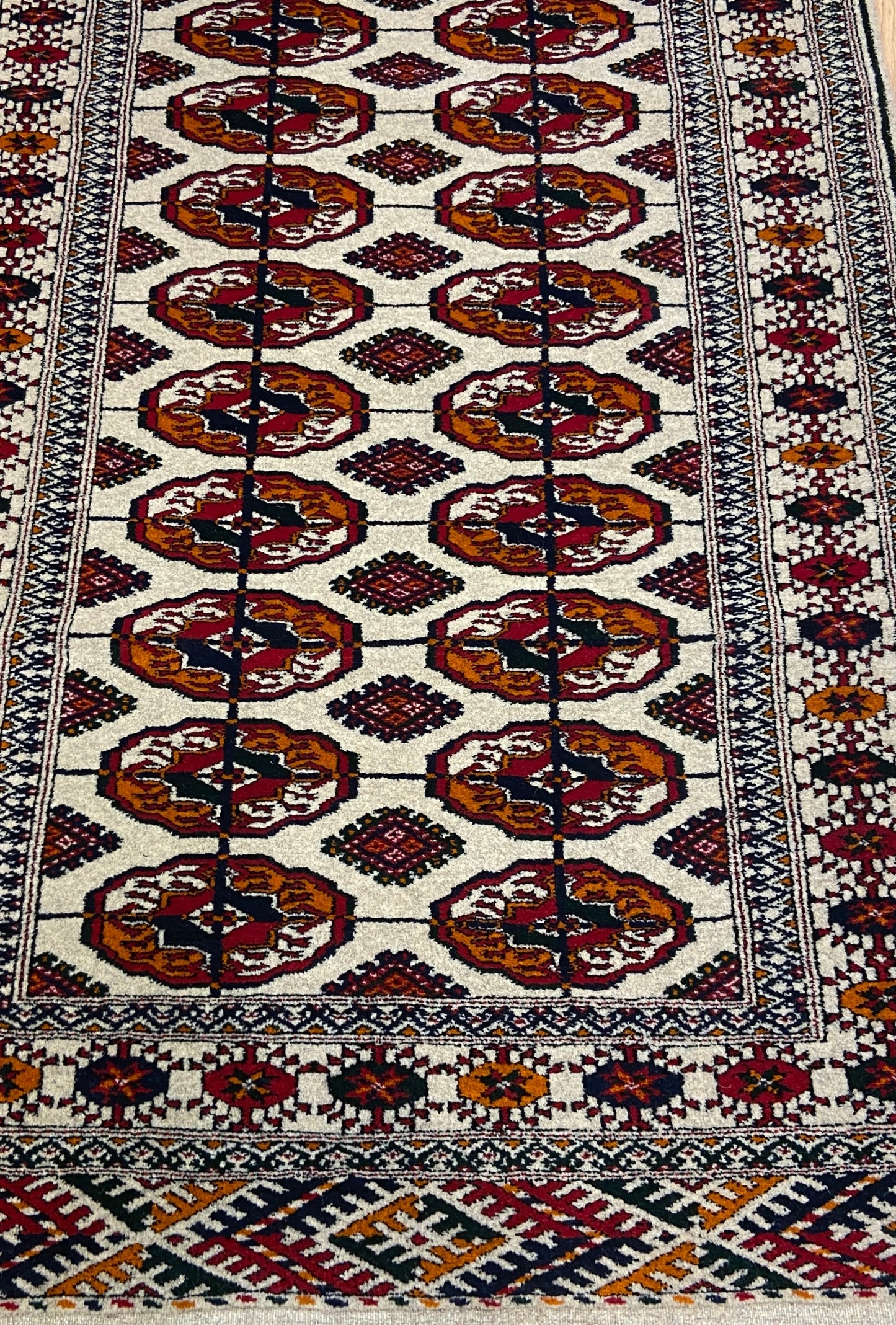 Turkmen Handknotted Rug Tekke Wool Rug 81 x 130 cm (3'x4' ft) Beige