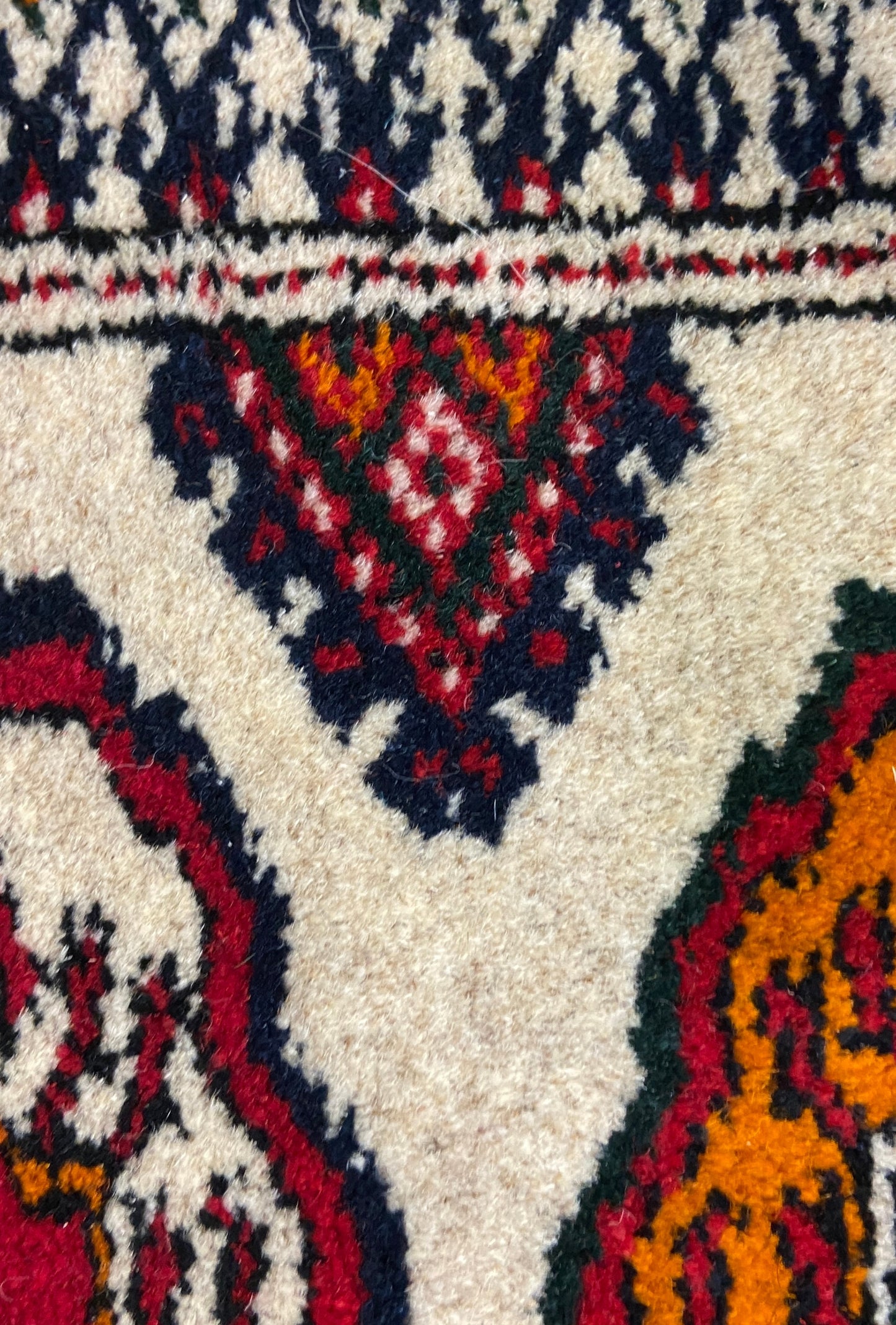 Turkmen Handknotted Rug Tekke Wool Rug 81 x 130 cm (3'x4' ft) Beige