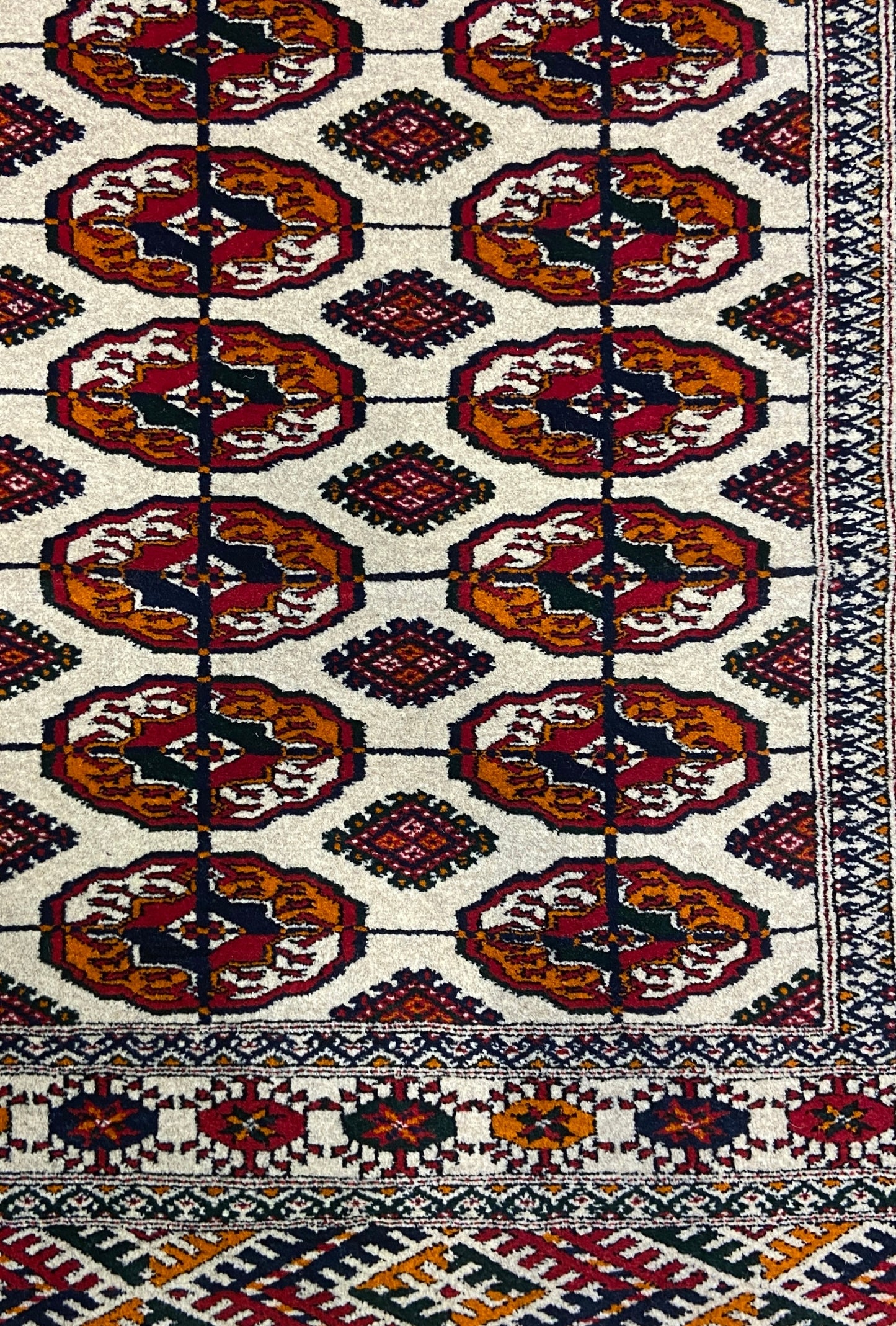 Turkmen Handknotted Rug Tekke Wool Rug 81 x 130 cm (3'x4' ft) Beige