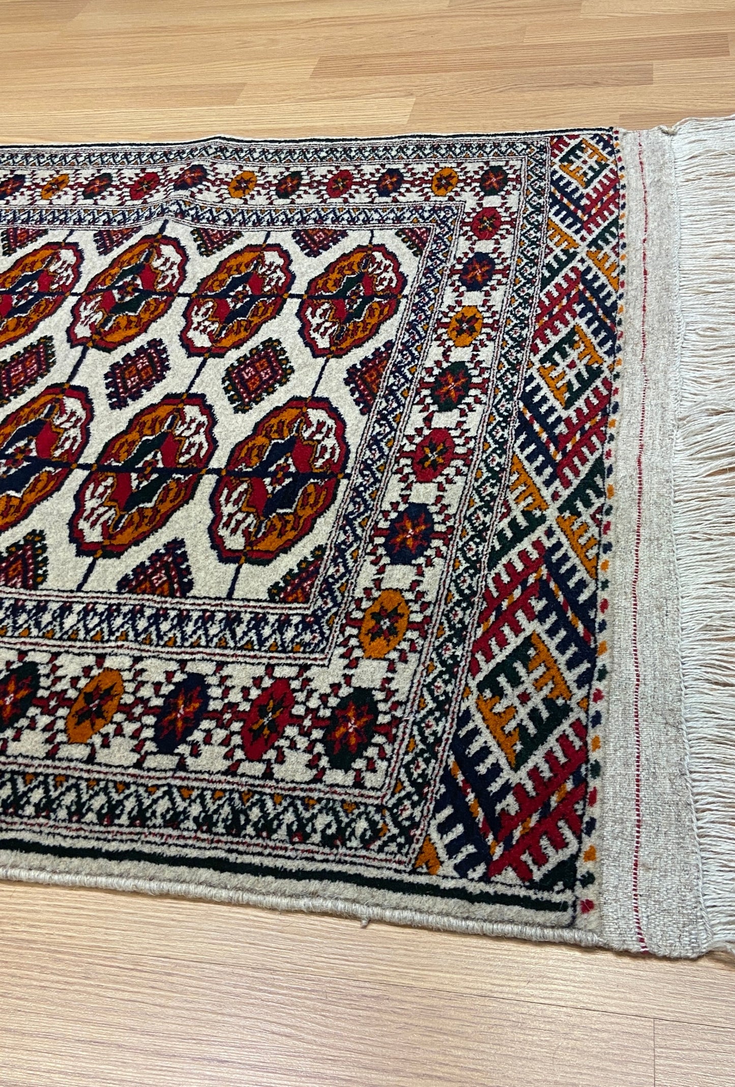 Turkmen Handknotted Rug Tekke Wool Rug 81 x 130 cm (3'x4' ft) Beige