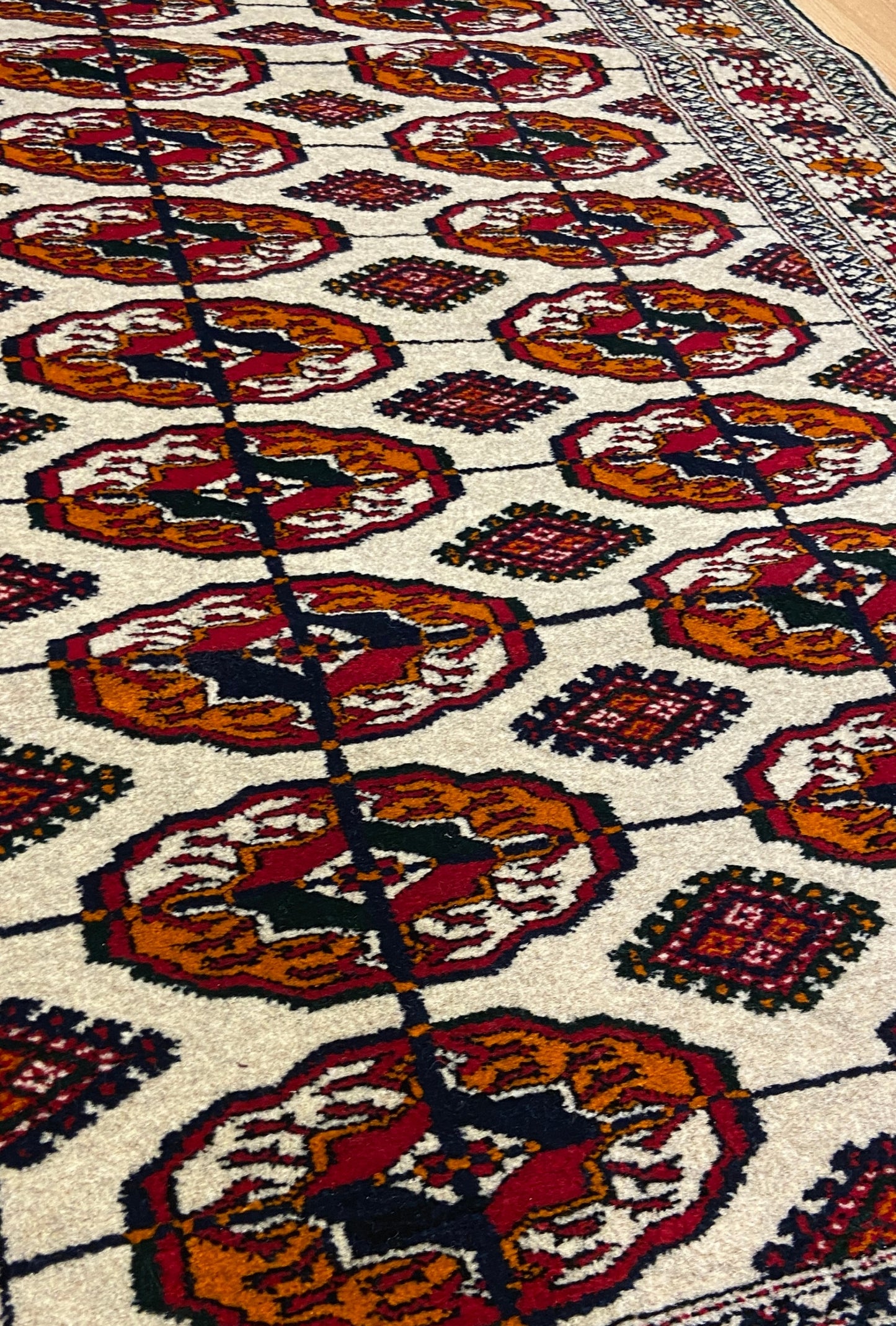 Turkmen Handknotted Rug Tekke Wool Rug 81 x 130 cm (3'x4' ft) Beige