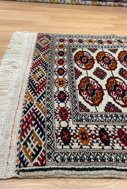 Turkmen Handknotted Rug Tekke Wool Rug 81 x 130 cm (3'x4' ft) Beige