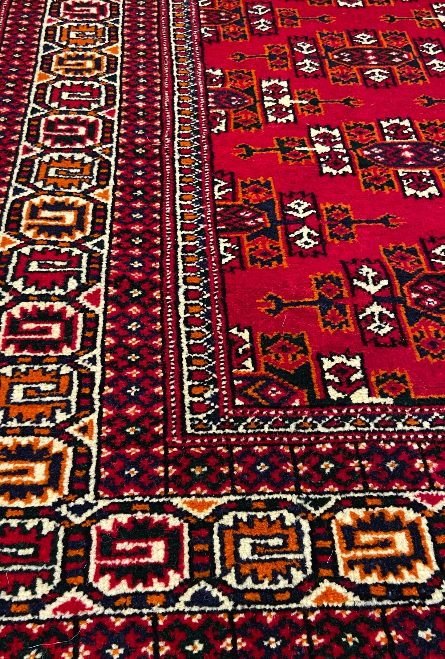 Turkmen Handknotted Rug Yomut Kepse Wool Rug 84 x 125 cm (3'x4' ft) Red