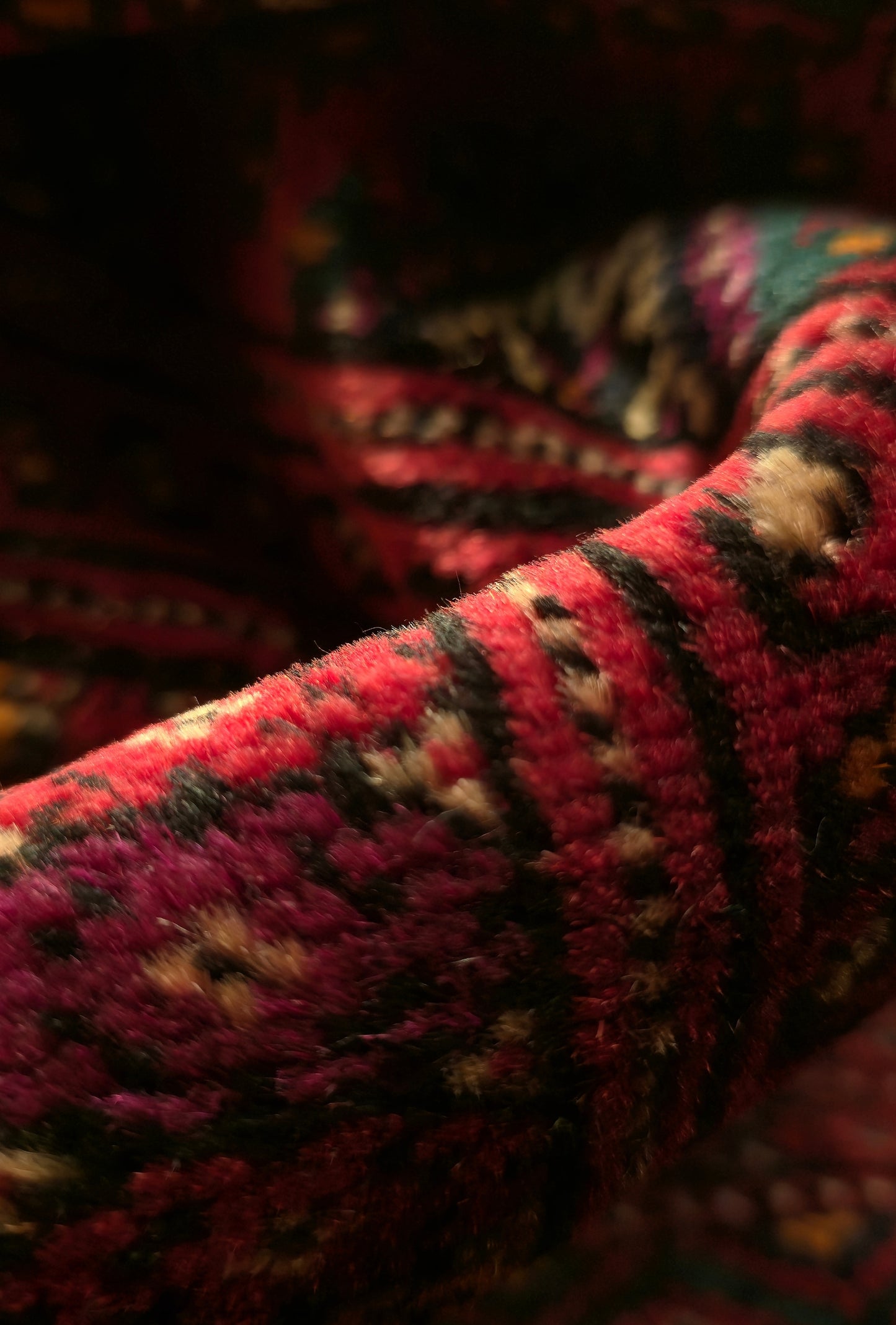 Turkmen Rug Antique Handknotted Salor Chakmak Masterpiece Rug 190 x 290cm (6' x 9' ft) Red