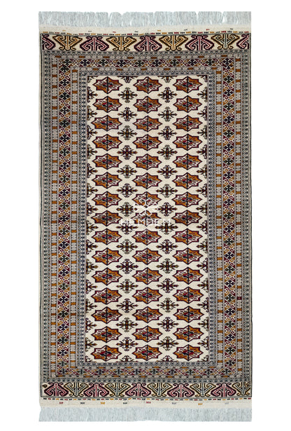 Turkmen Bokhara Rug Handknotted Wool Rug 137x 237cm (4.5' x 7.9' ft) Beige