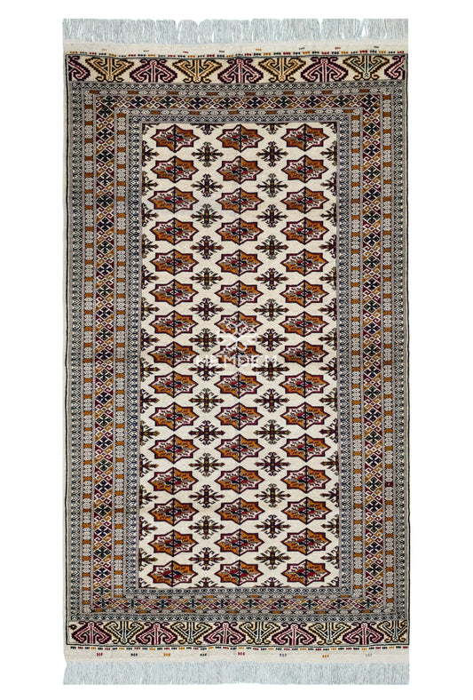 Turkmen Bokhara Rug Handknotted Wool Rug 137x 237cm (4.5' x 7.9' ft) Beige