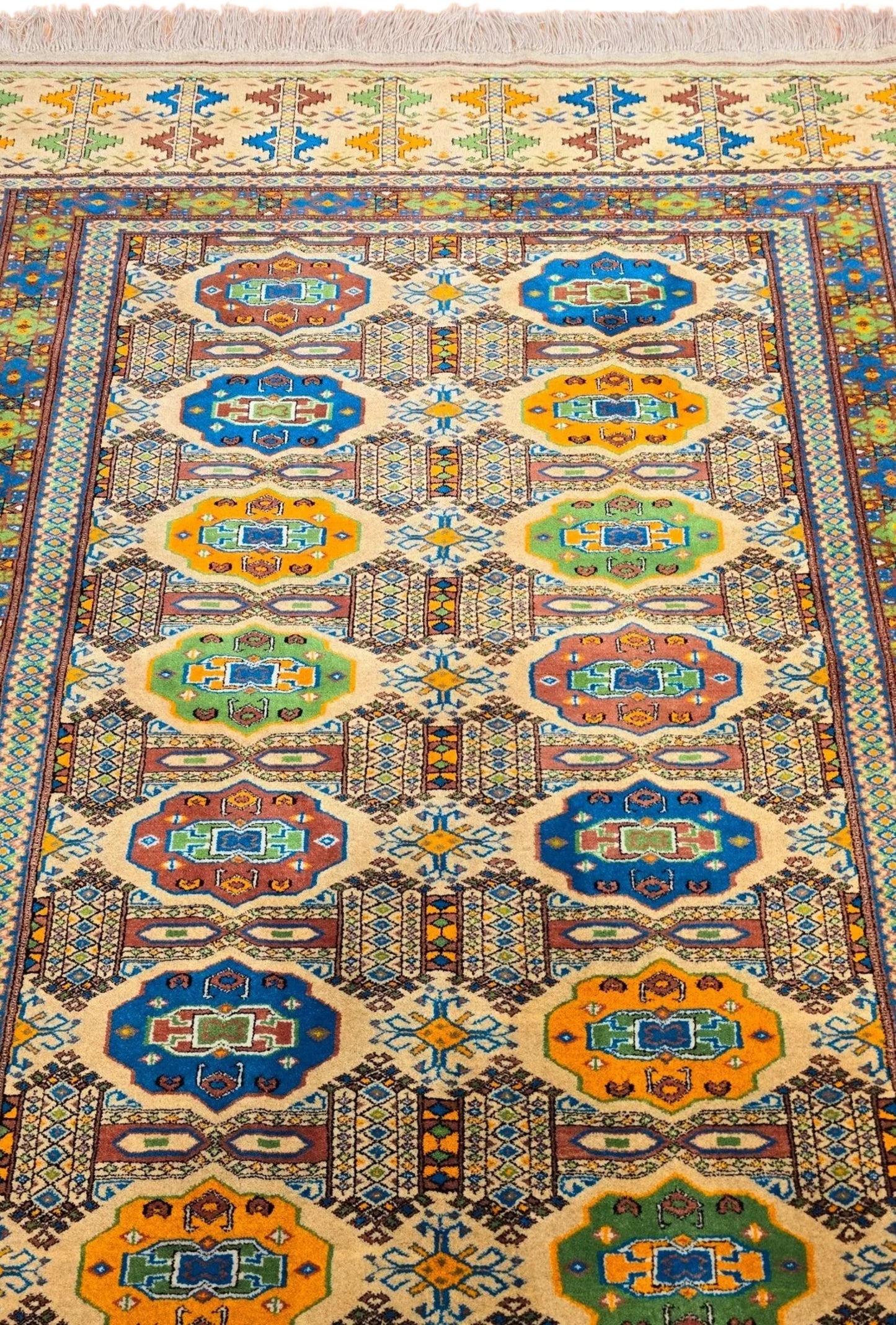 Türkmen Halısı El Dokuma Darvaza Yün Halısı 136 x 203cm (4.5' x 7' ft) Bej