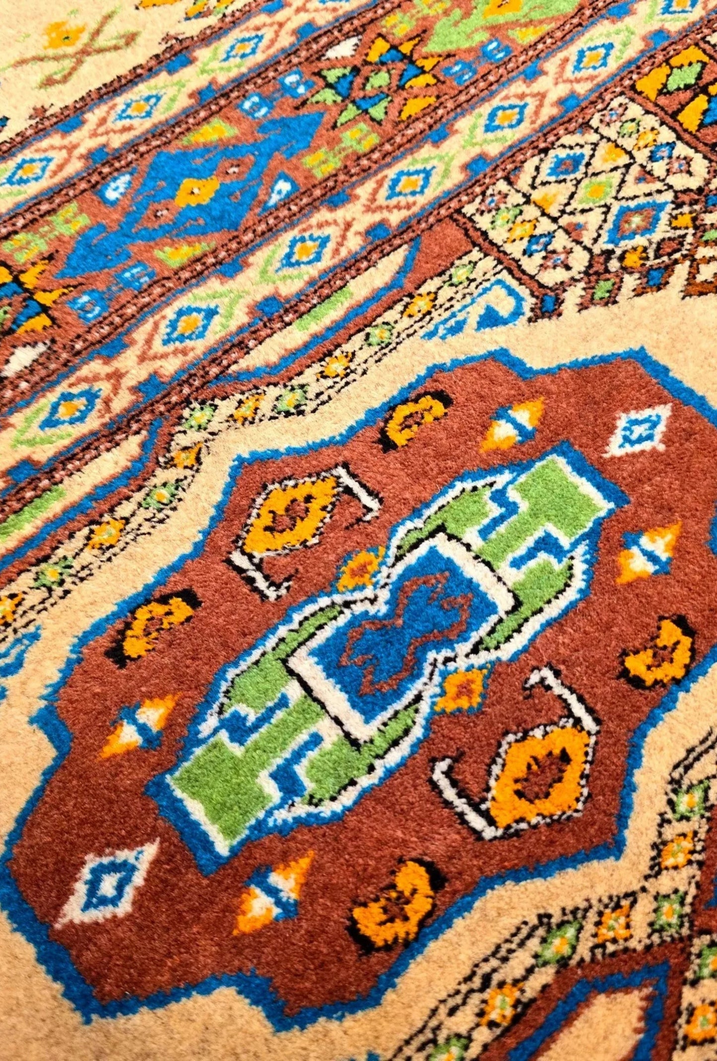 Türkmen Halısı El Dokuma Darvaza Yün Halısı 136 x 203cm (4.5' x 7' ft) Bej