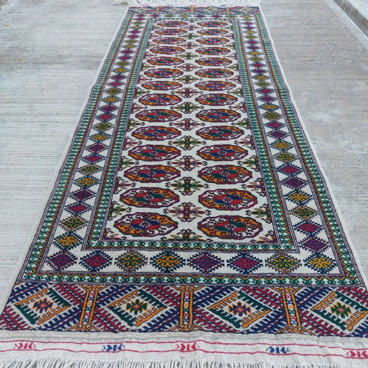 2'7"x 6'6" Hand-woven Oriental White Turkmen Bukhara Wool Tekke Carpet 81 x 197 cm